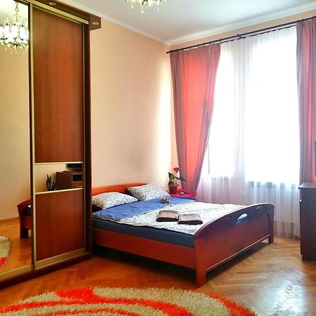 Apartmán Flat On Sheptytskykh Lvov Exteriér fotografie