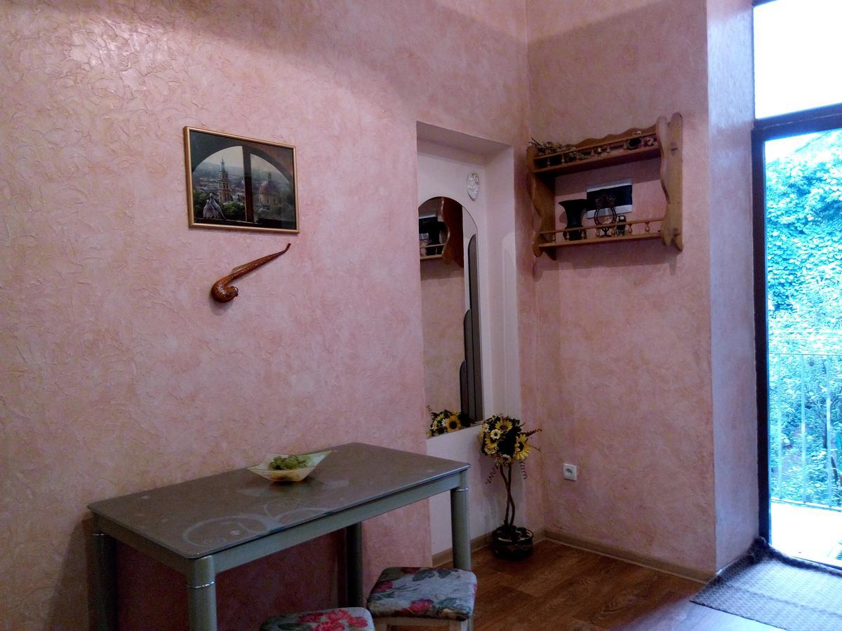 Apartmán Flat On Sheptytskykh Lvov Exteriér fotografie
