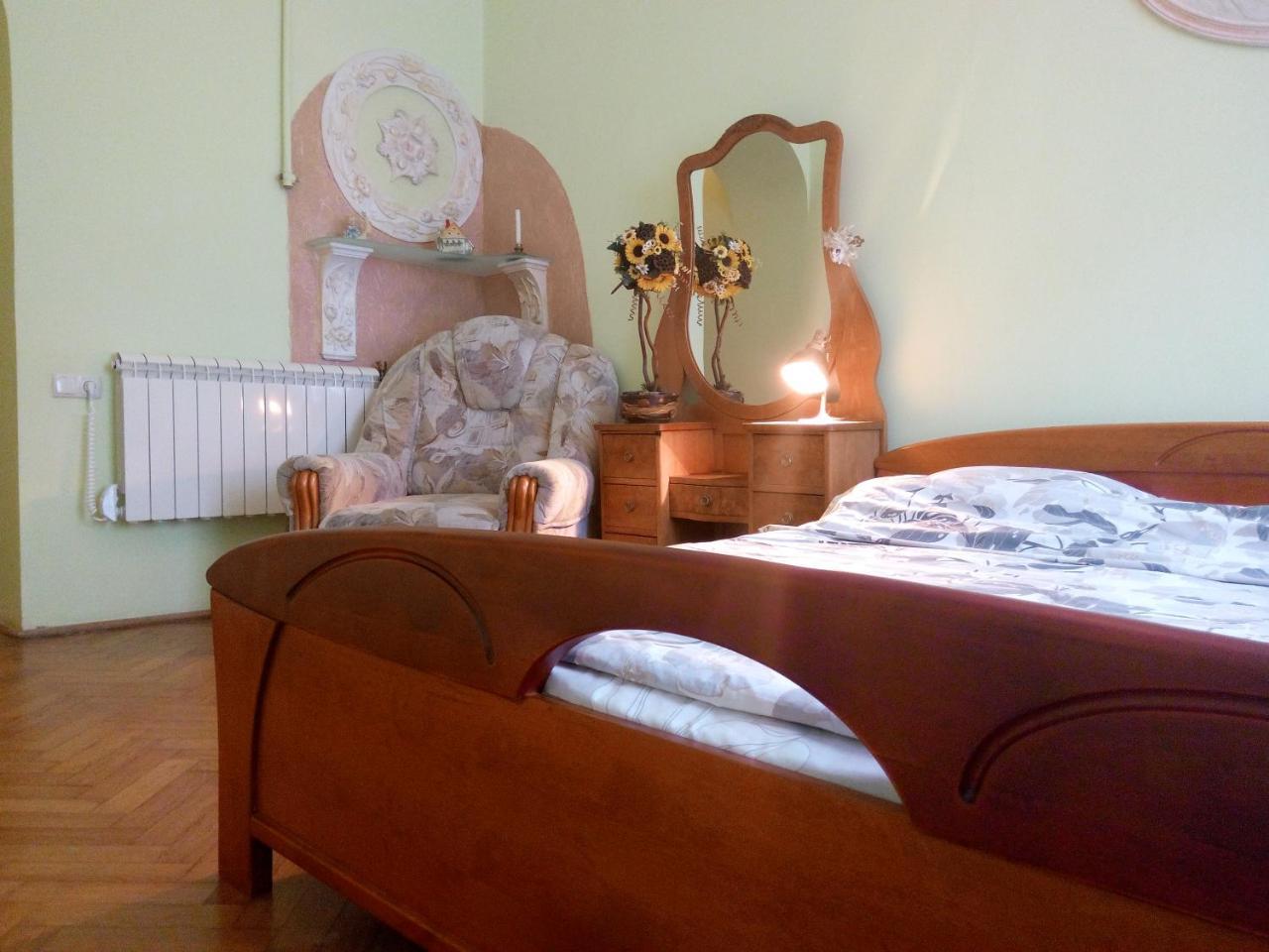 Apartmán Flat On Sheptytskykh Lvov Exteriér fotografie